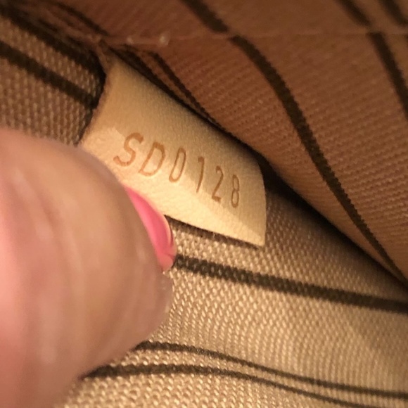 LV Neverfull Pochette in MonoGram - Picture 3 of 5